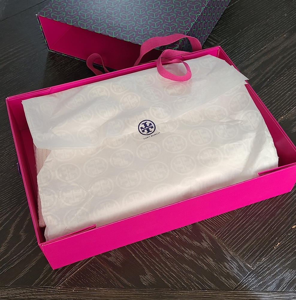NWT Tory Burch Ribbed Merino Wool Oblong Scarf and Hat/Mitten Set - Picture 5 of 6